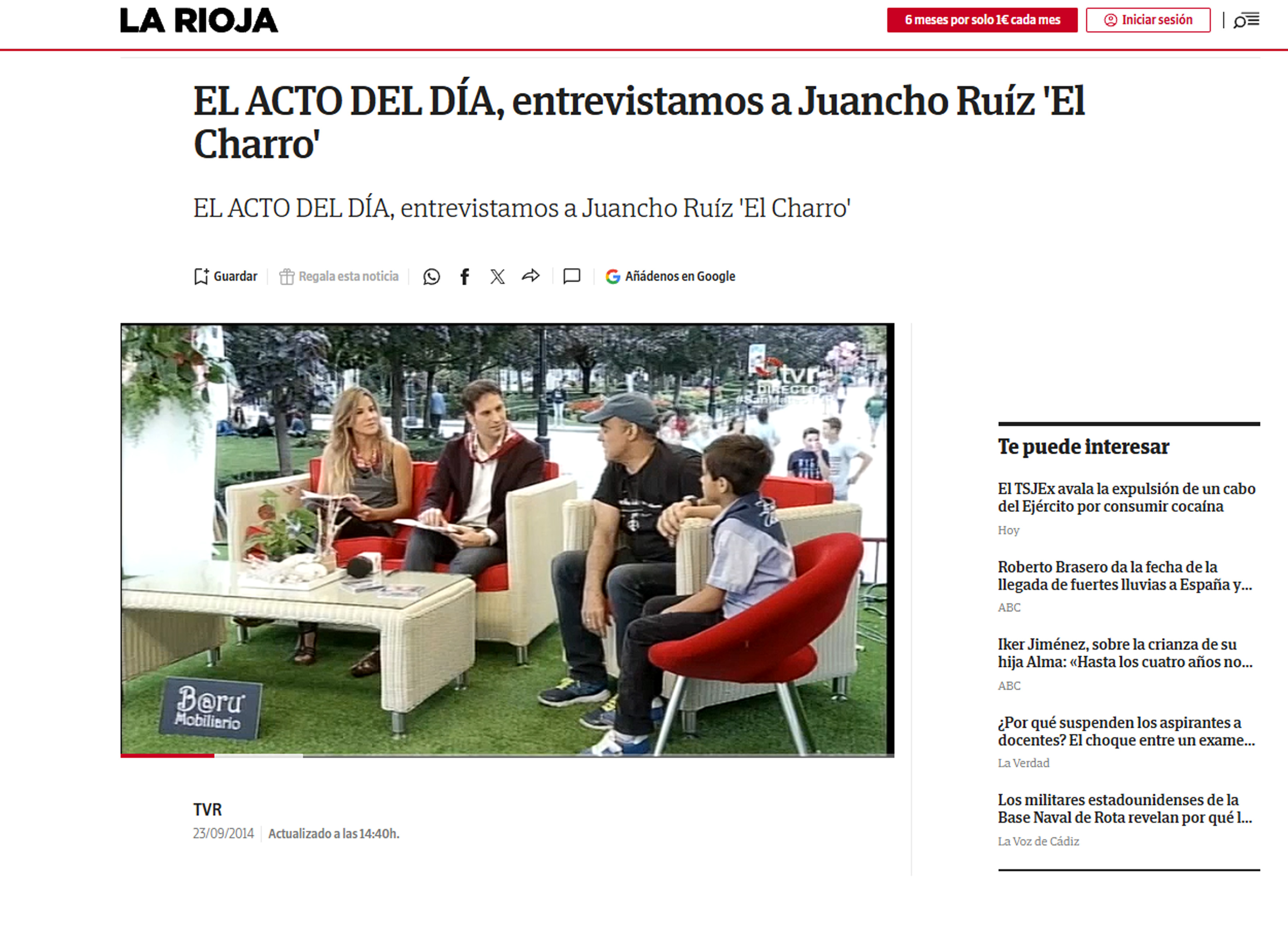 Juancho Ruiz El Charro junto a su hijo Santy antes de comenzar la actuación en el Paseo del Espolón