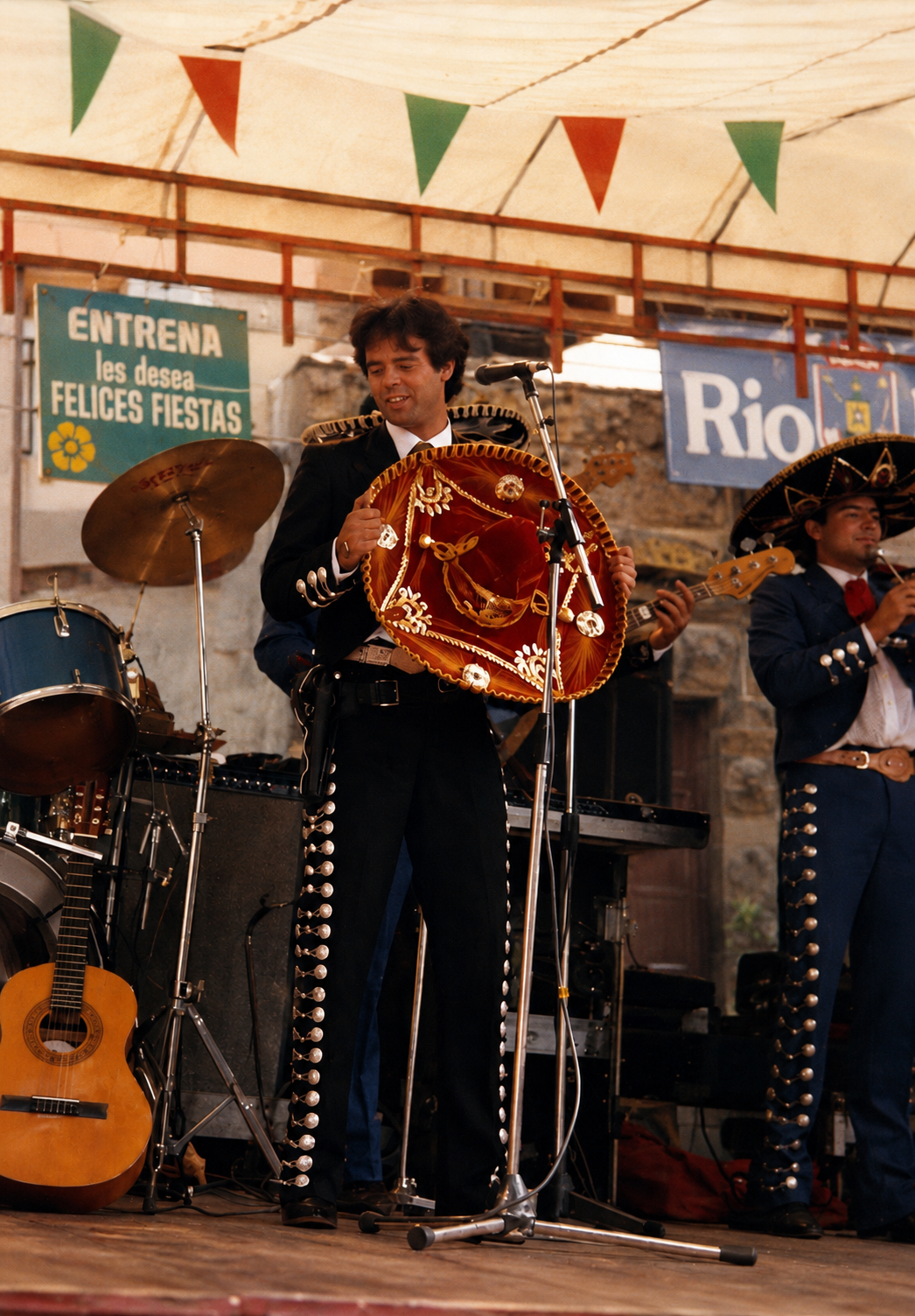 Juancho Ruiz El Charro durante una actuación en las fiestas de Entrena, La Rioja, en los años 80
