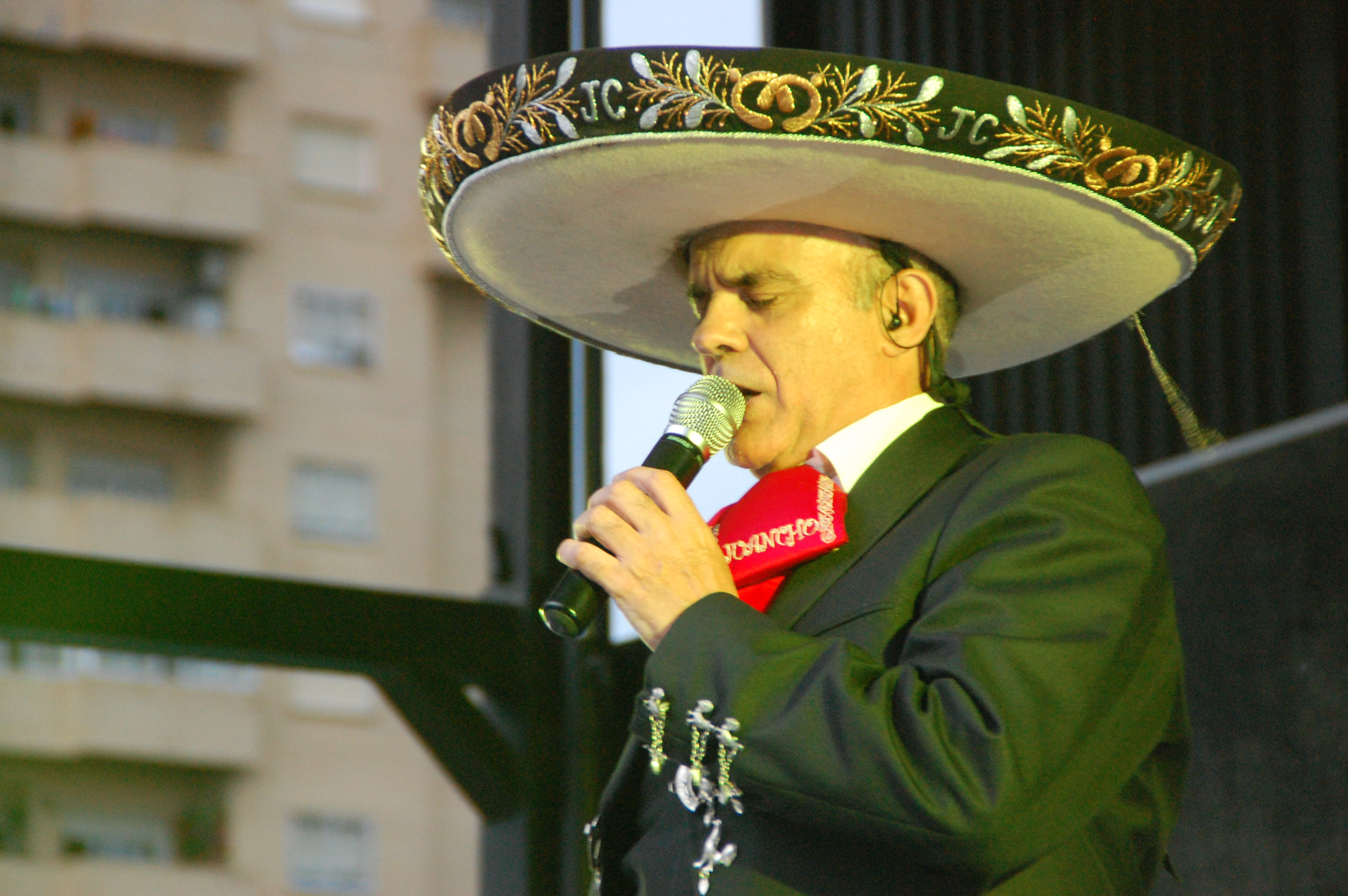 Juancho Ruiz El Charro durante un concierto