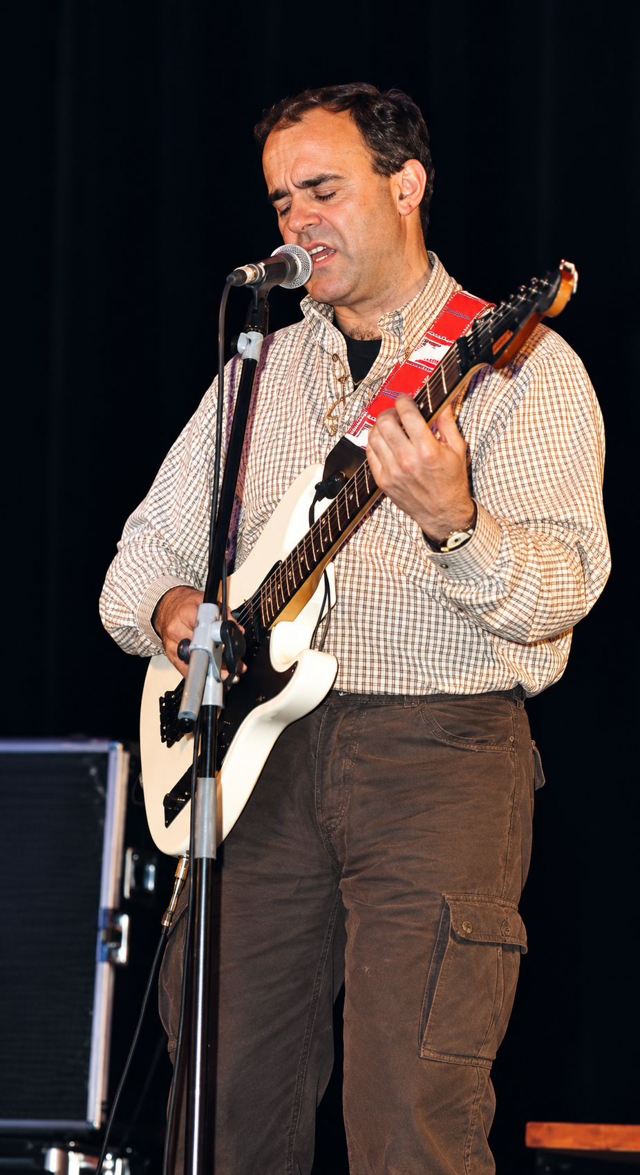 Juancho Ruiz El Charro con guitarra blanca, recuerdo relacionado con La Noche del Pop Riojano