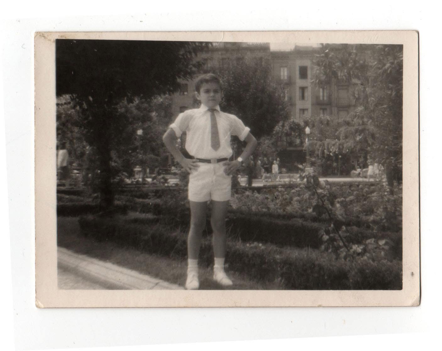 Fotografía original de Juancho Ruiz El Charro a los seis años en el Paseo del Espolón de Logroño